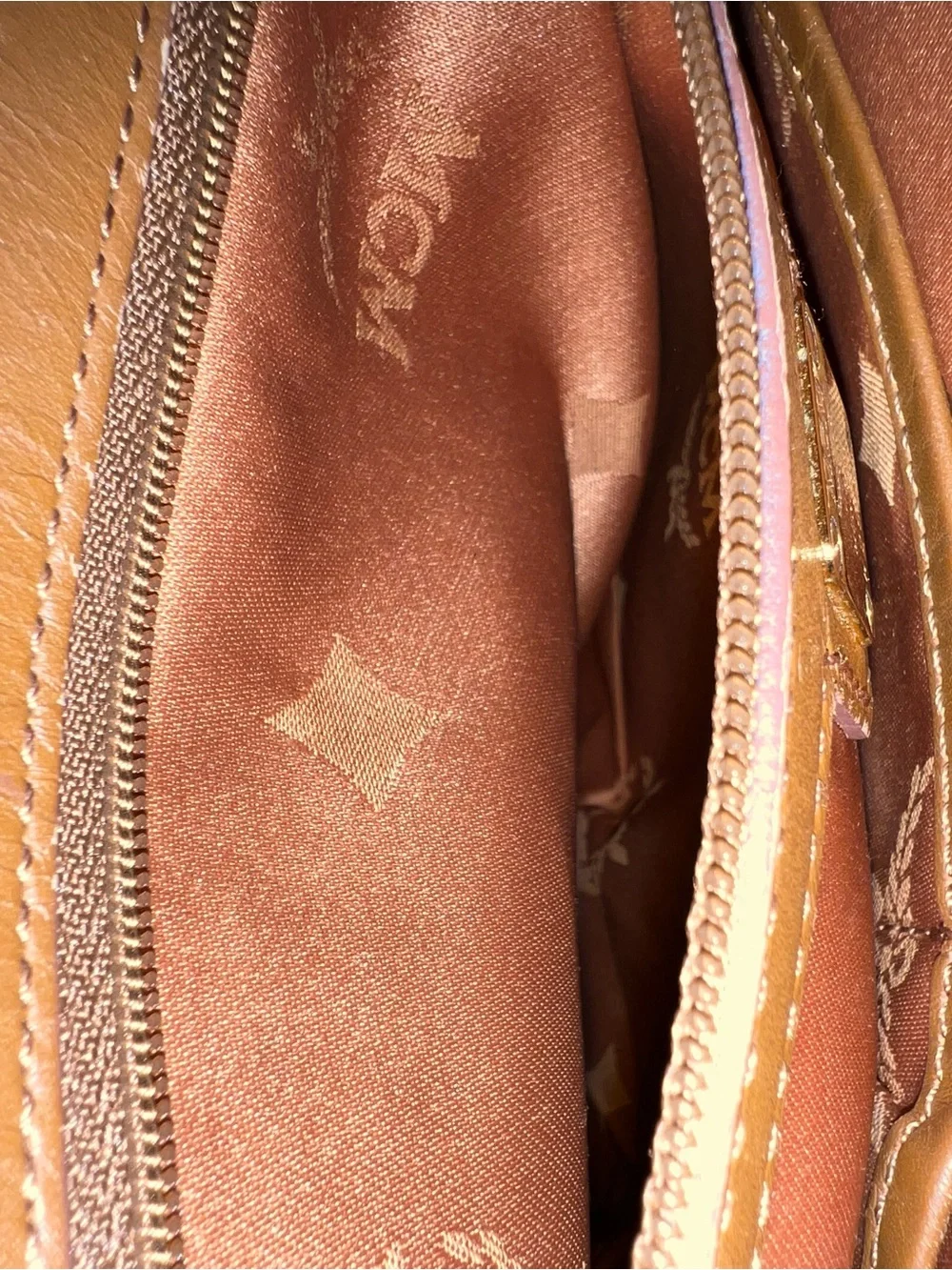 MCM MESSENGER COGNAC